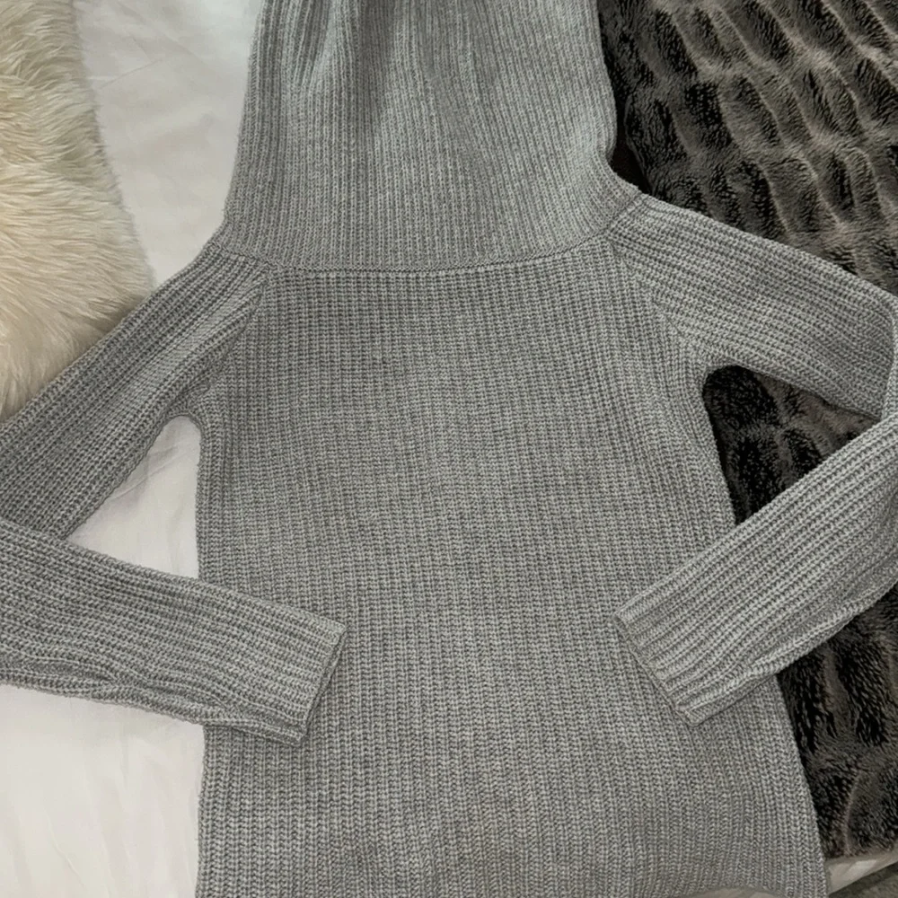 Bardot Off Shoulder Sweater Size S (6)